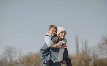 Gérer harmonieusement les conflits entre frères et sœurs : conseils pratiques