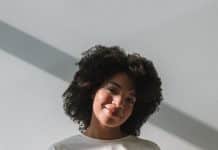 Comment savoir si on est enceinte en touchant son ventre ?