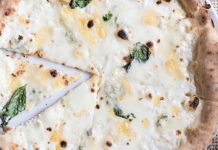 Dégustation de pizza chèvre miel et crème fraîche : créez une soirée thématique