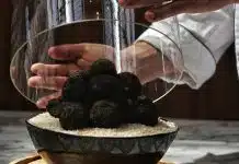 Faites-vous plaisir avec une délicieuse truffe noire !